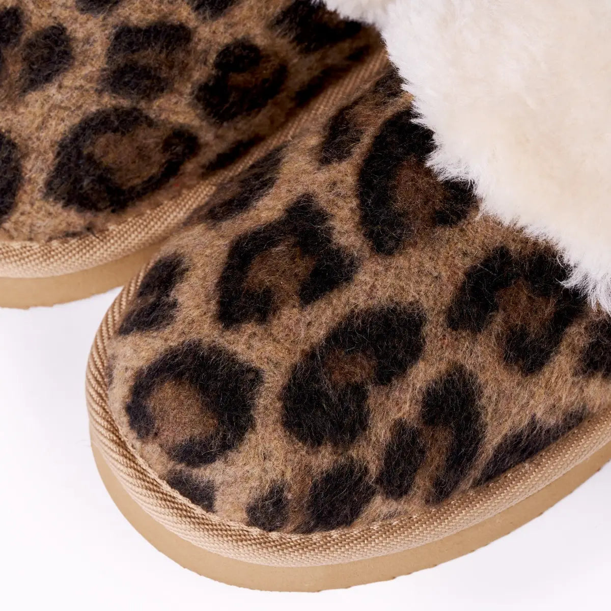 Minnetonka Chesney- Fuzzy Leopard