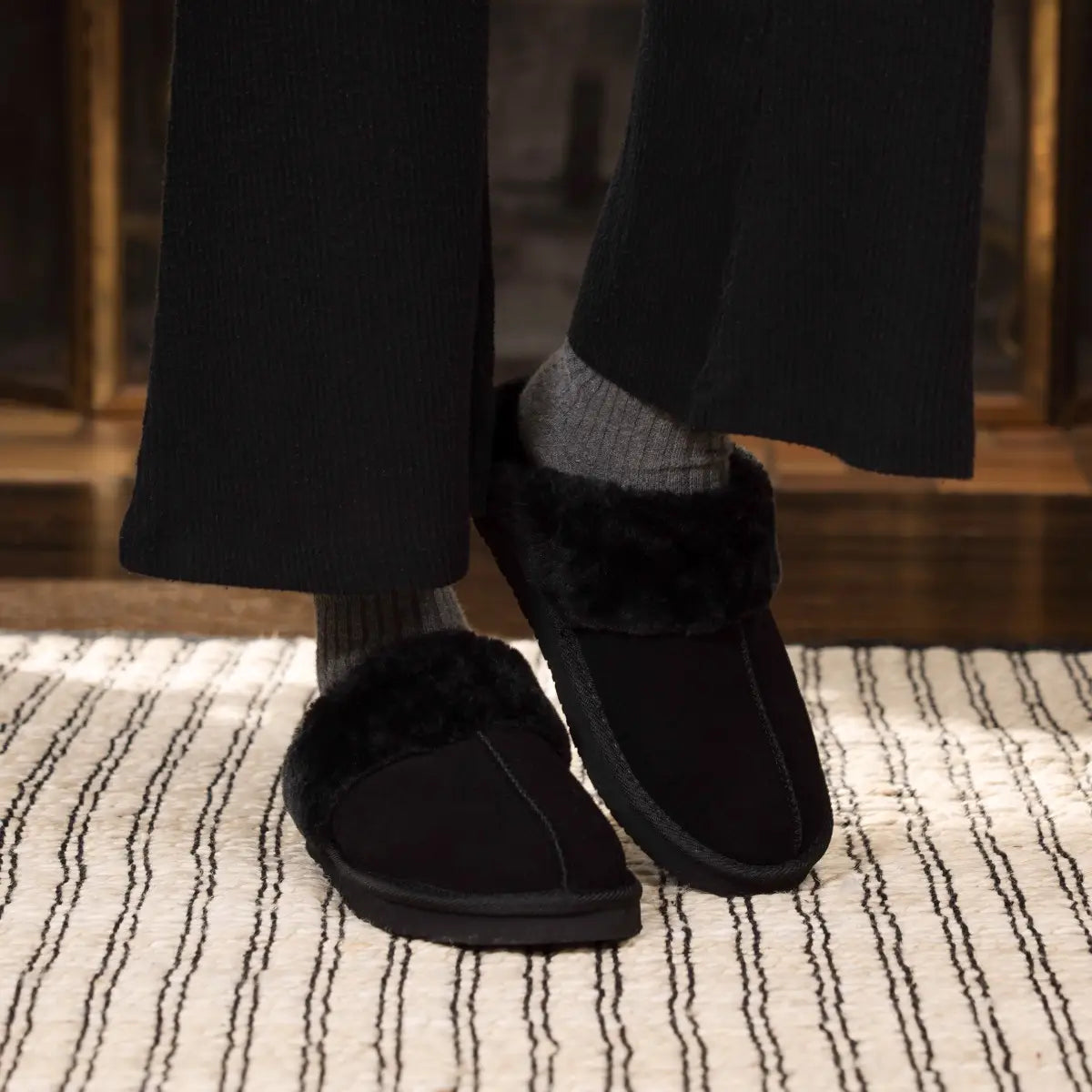 Minnetonka Chesney- Black