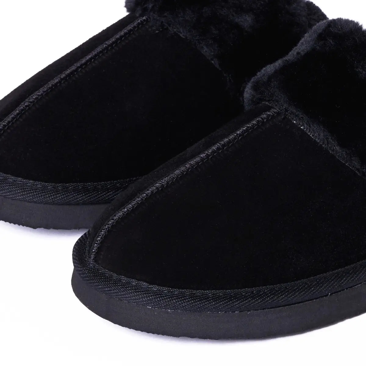 Minnetonka Chesney- Black